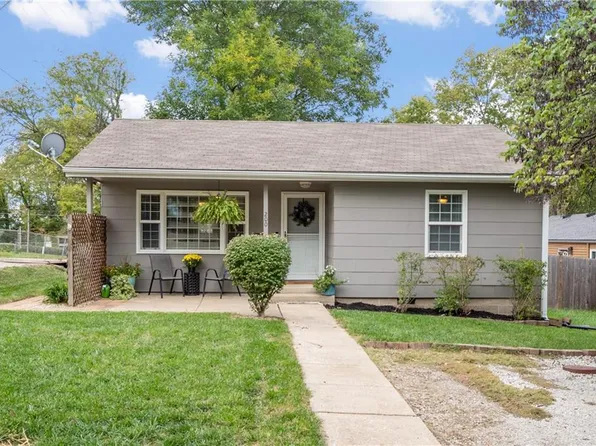 200 N Lake Ave, Harrisonville, MO 64701