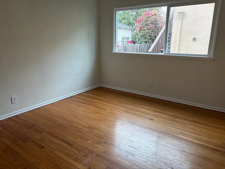 1249 Devon Ave — Photo 10