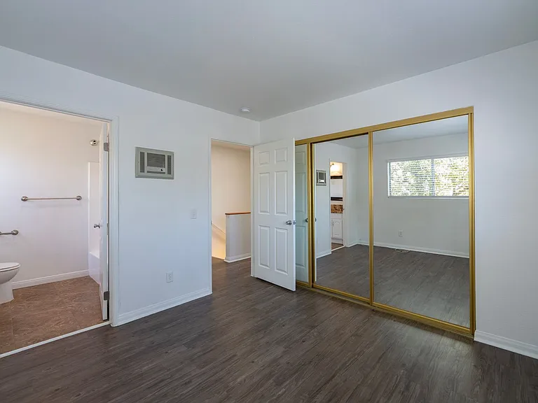 1611 S Bundy Dr — Photo 11