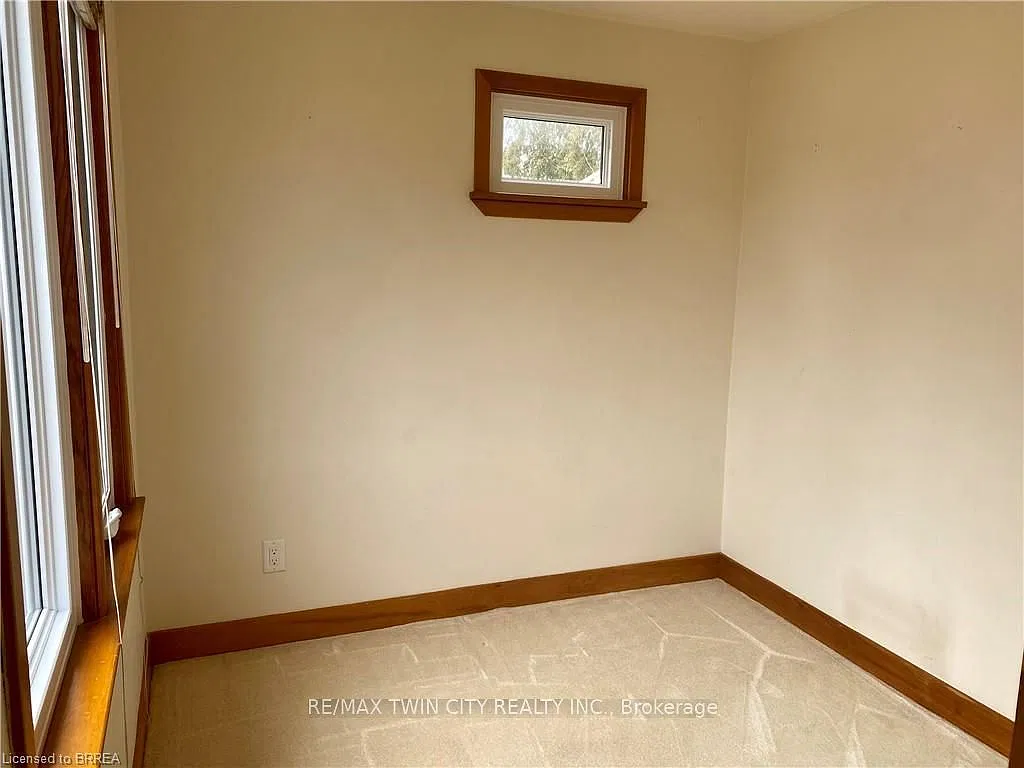 4 bed, $2,400 — Photo 4