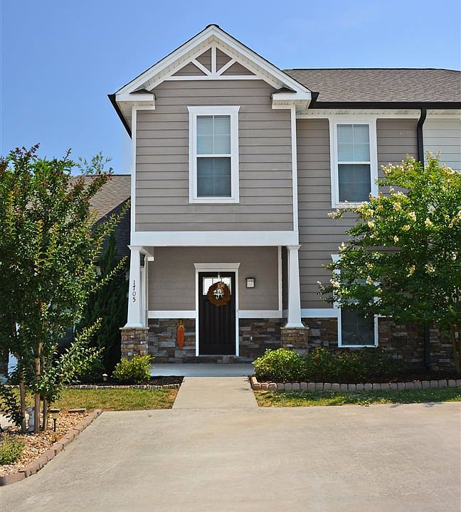 1st image of 1705 Stonebriar Dr NE