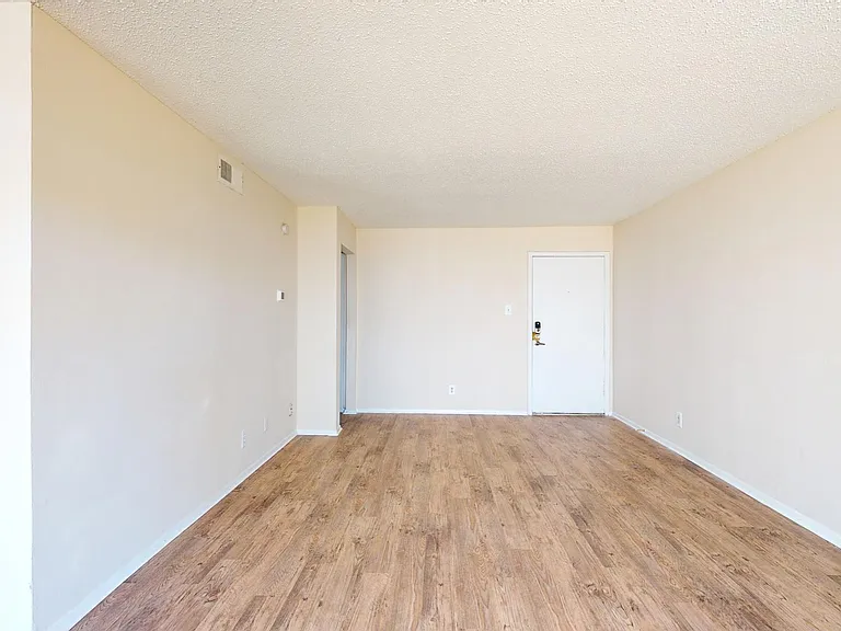 Addison Apartments at the Park — Photo 180
