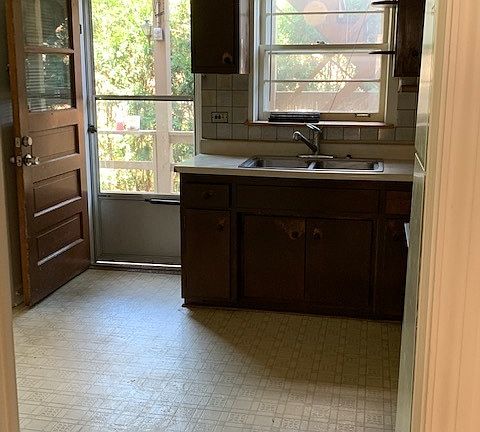5th image of 7643 N Knox Ave #1