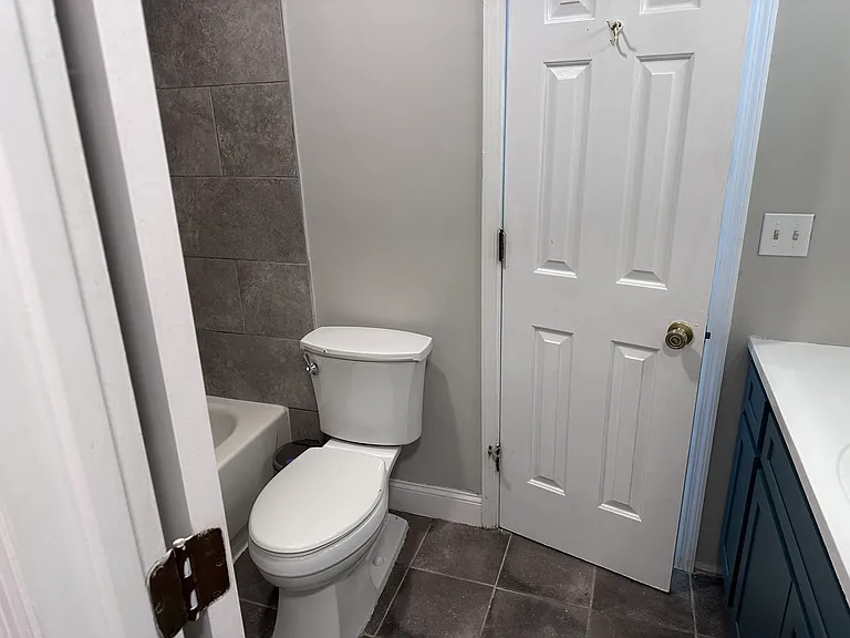 2041 Greenwood Pl SW — Photo 10