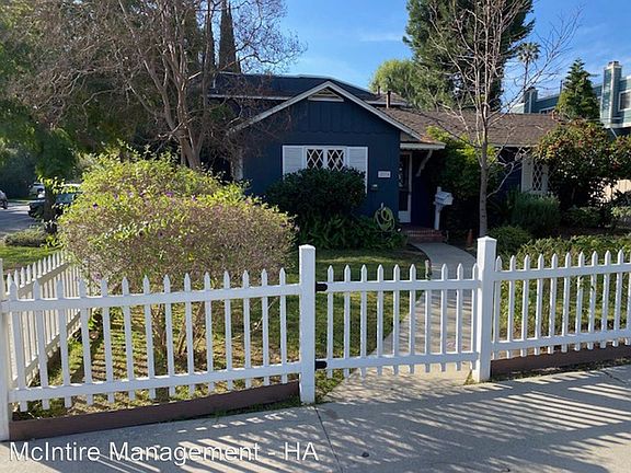 2nd image of 12334 Moorpark St #12334