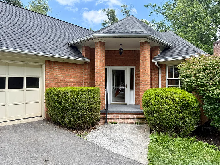 175 Highland Cir — Photo 2