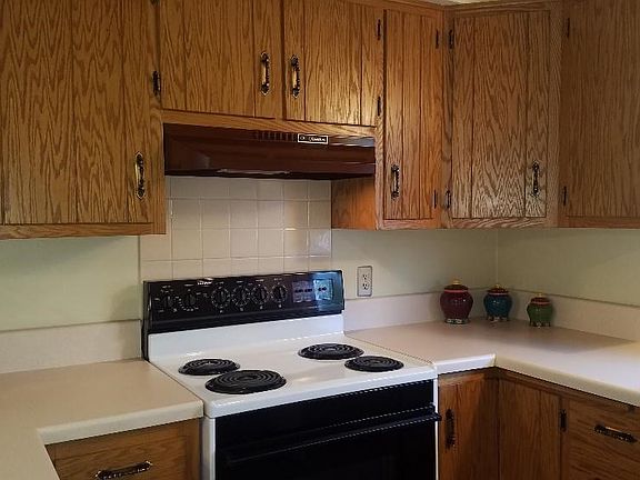 5th image of 1029 Oxford Ct