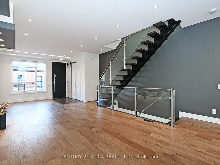 10 Palmerston Ave — Photo 6