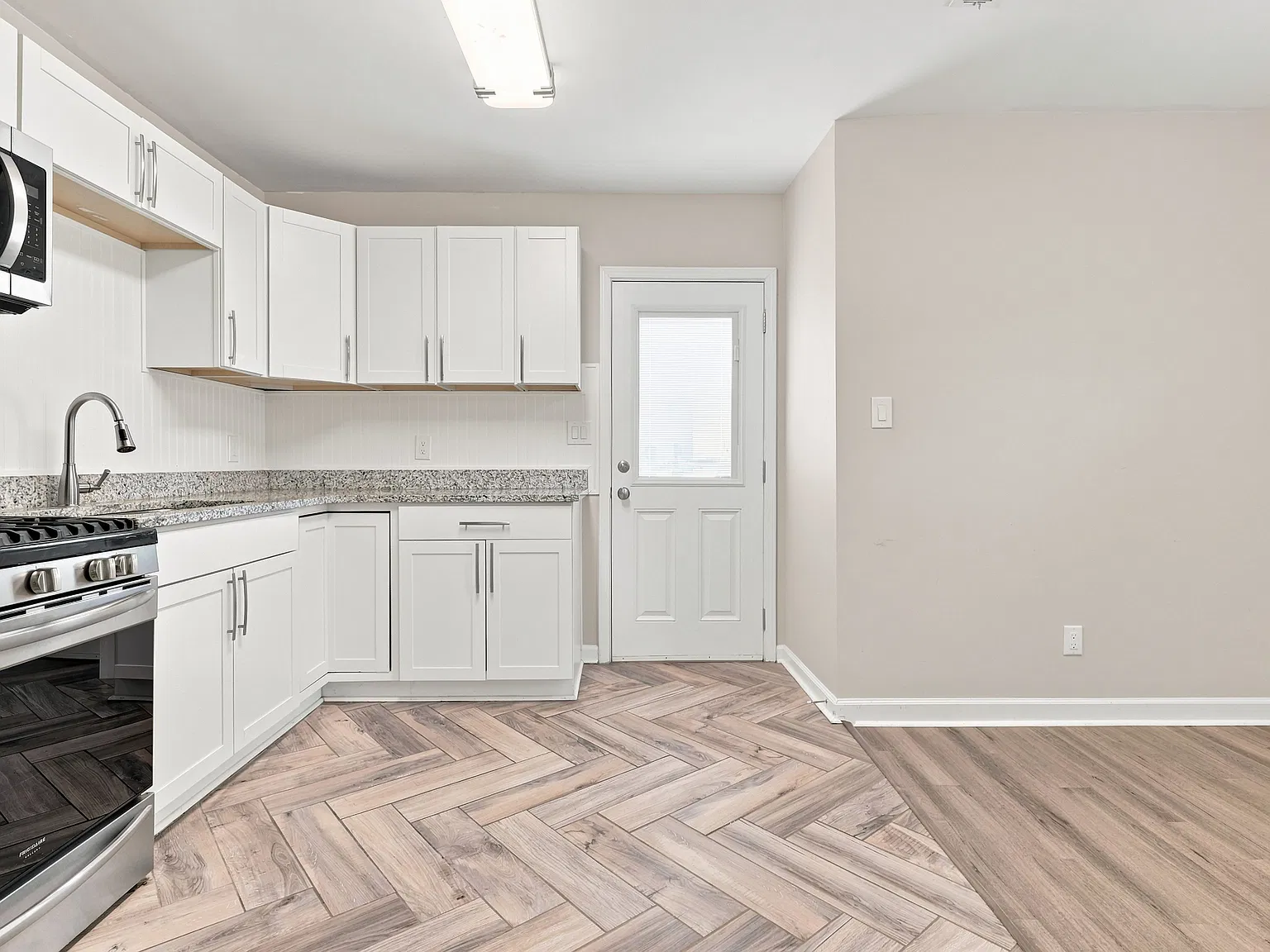 598 Frasier St SE — Photo 2