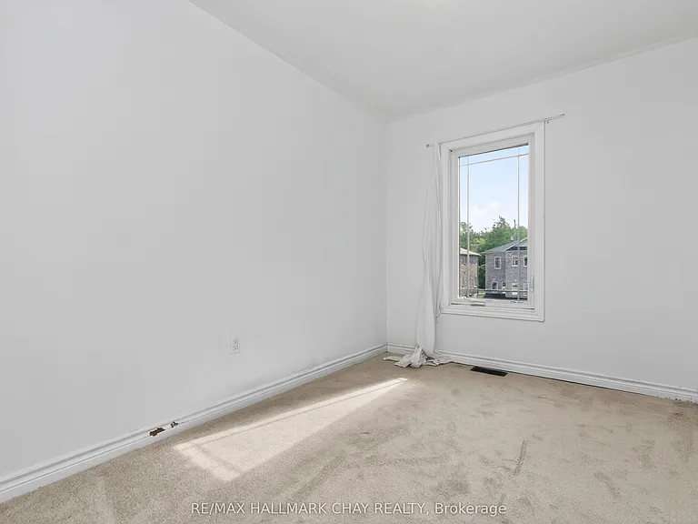 38 Milson Cres — Photo 36