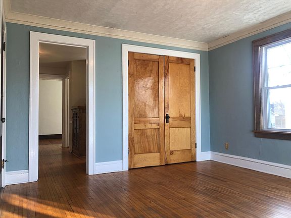 3rd image of 1696 Ashland Ave #6
