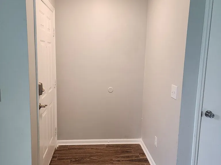 803 Madison Dr — Photo 2