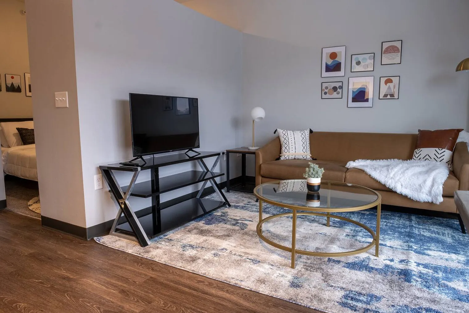 1 bed, 1.0 bath, $2,048 — Photo 3