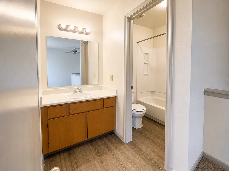 Riverbend Apartments — Photo 24