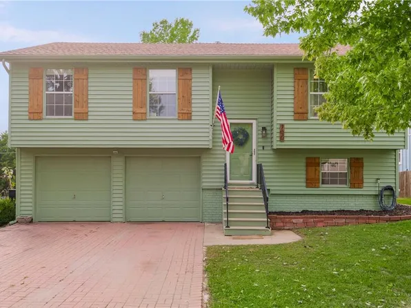 700 S Deerfield Dr, Bonner Springs, KS 66012