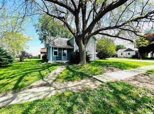 1804 17th St, Viola, IL 61486