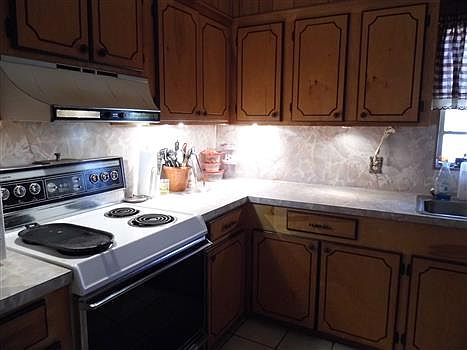 1st image of 205 E Carolyn St