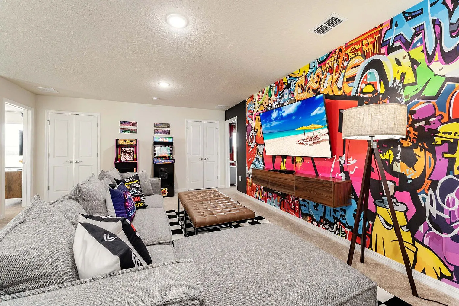 8 bed, 6.0 bath, 4025 sqft, $8,086 — Photo 2