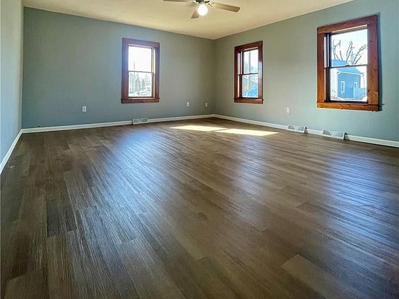 5th image of 304 E Cornelia St