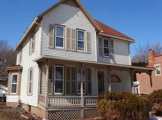 709 S Bench St, Galena, IL 61036