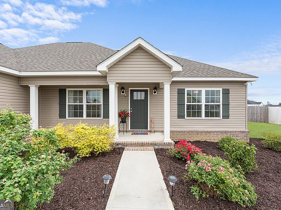 3rd image of 622 Fescue Dr