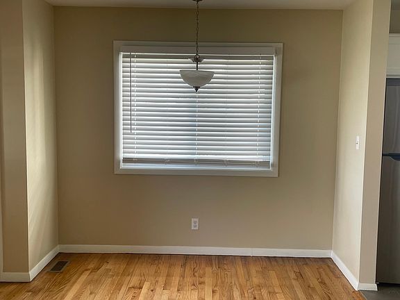 5th image of 340 E Shore Dr