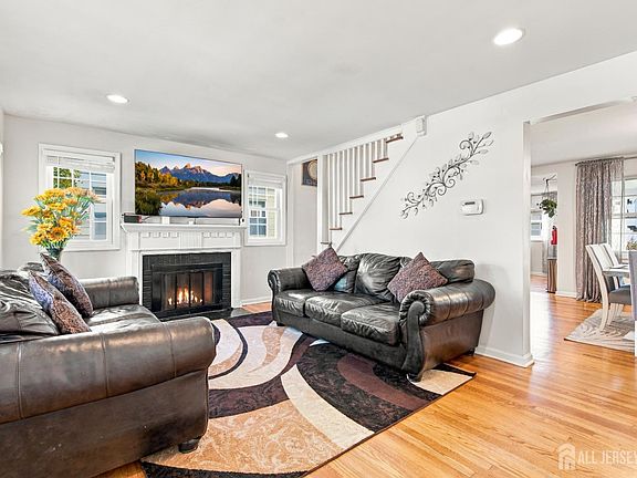 4th image of 74 Elmwood Ave