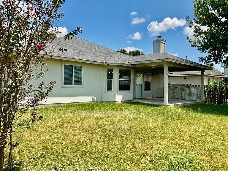 706 Stewart Dr — Photo 23