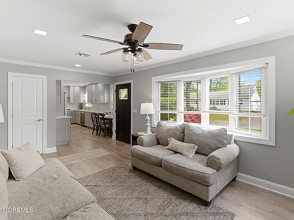 4th image of 22 Washington Drive