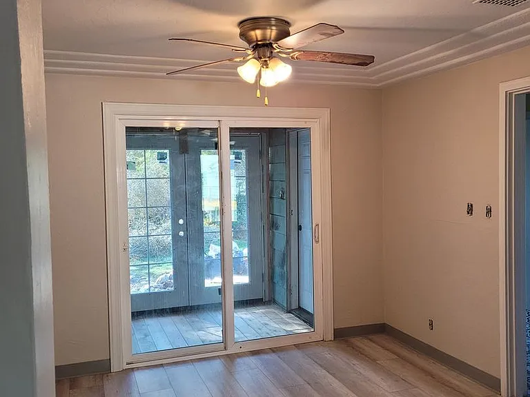 2348 Vine Ave — Photo 4