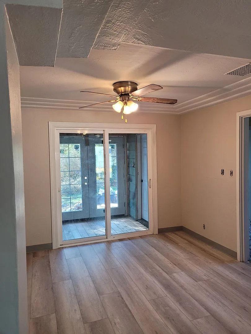 2348 Vine Ave photo 1