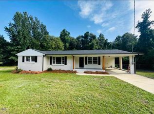 160 McNeill St, Hope Mills, NC 28348