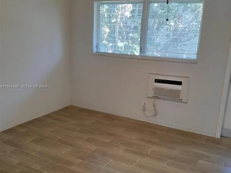 2000 NE 51st Ct #108 — Photo 9