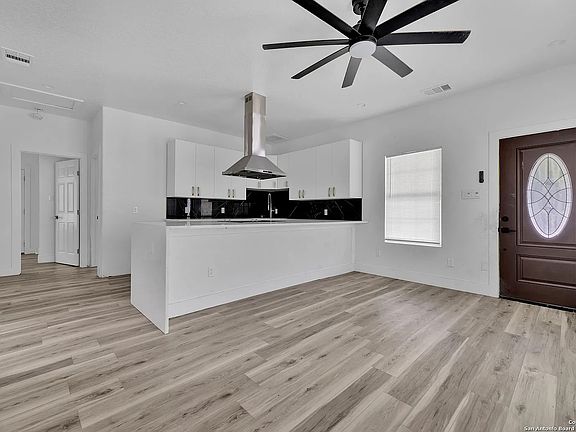 2nd image of 701 W Lullwood Ave #703