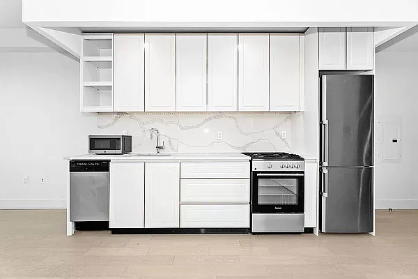 Rented by Tapiro Realty | media 37