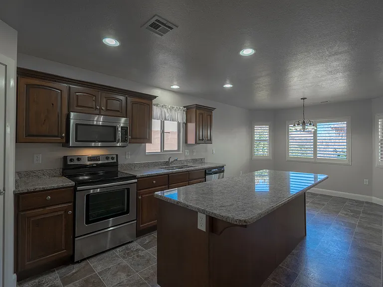 986 Camel Springs Dr — Photo 3