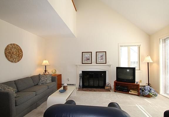 3rd image of 11 Duneward Lane #11