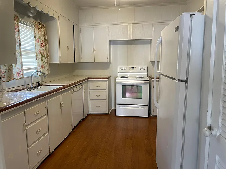 421 Kirkwood St — Photo 6
