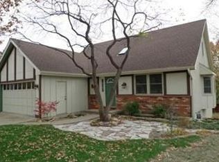 1719 Ridge Rd, Leavenworth, KS 66048