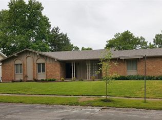 816 Rotherham Dr, Ballwin, MO 63011