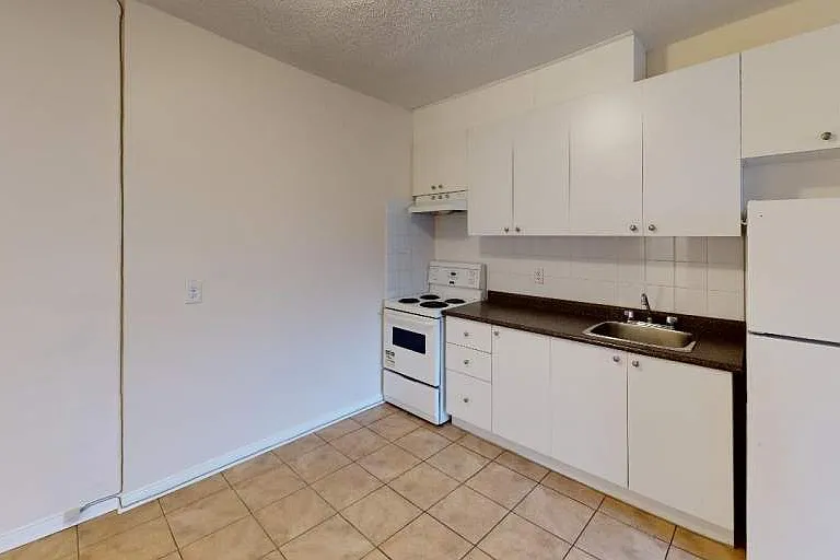 506 Danforth Rd #BACHELOR DEN — Photo 18
