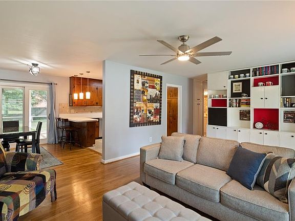 4th image of 14 Boxwood Lane