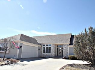 1226 Mockingbird Dr, Oconomowoc, WI 53066