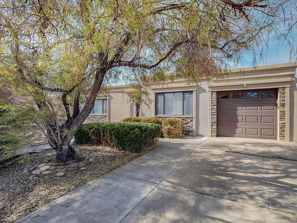 1st image of 4605 Jennifer Dr NE