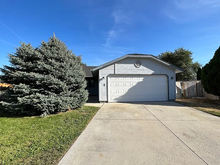 3 bed, 2.0 bath, 1172 sqft, $2,000 — Photo 1