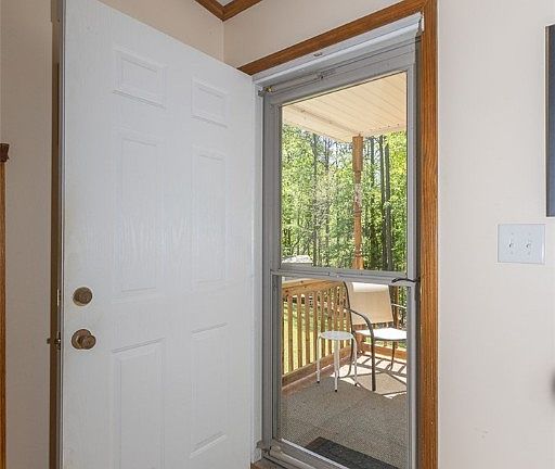 4th image of 502 Lake Forest Dr