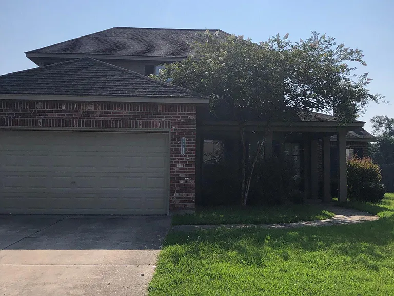 20042 Eastwood Dr — Photo 1