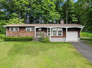 377 Middle Rd, Farmington, CT 06032