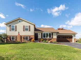 37 Little Knoll Dr, Hanover, PA 17331