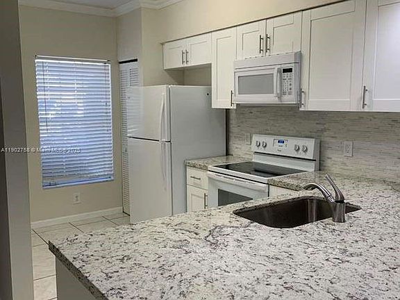 3rd image of 21 Fleming Ct #Townhouse
